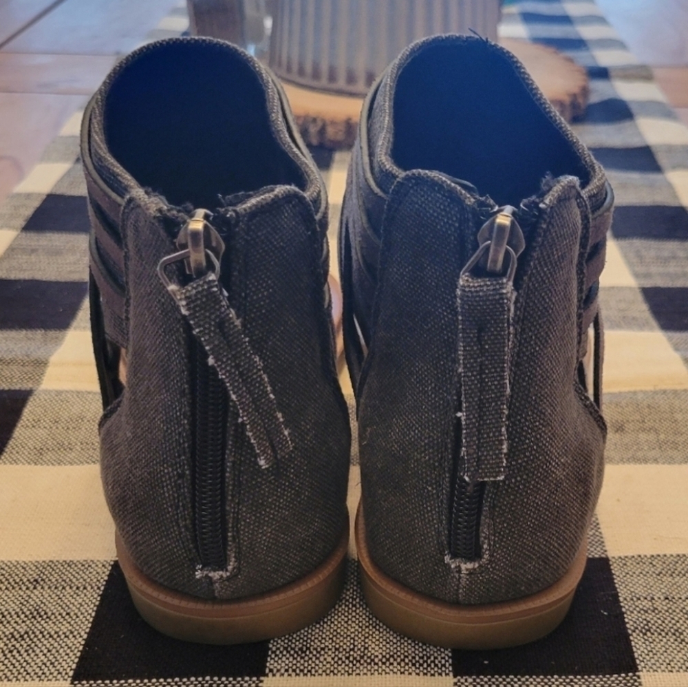 Very G Sandals - Picture 5 of 6